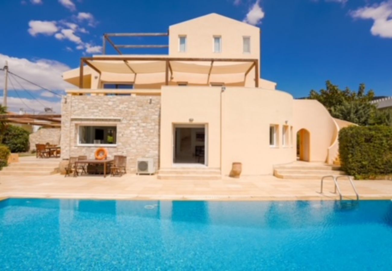 Villa à Anavyssos - Deluxe 5 bdrm Villa w/Pool next to the beach 