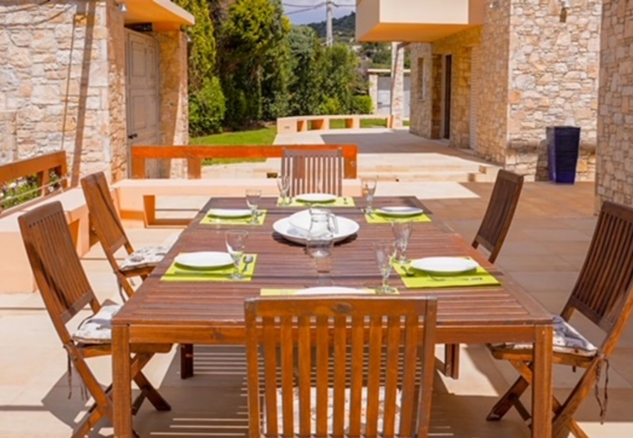 Villa à Anavyssos - Deluxe 5 bdrm Villa w/Pool next to the beach 