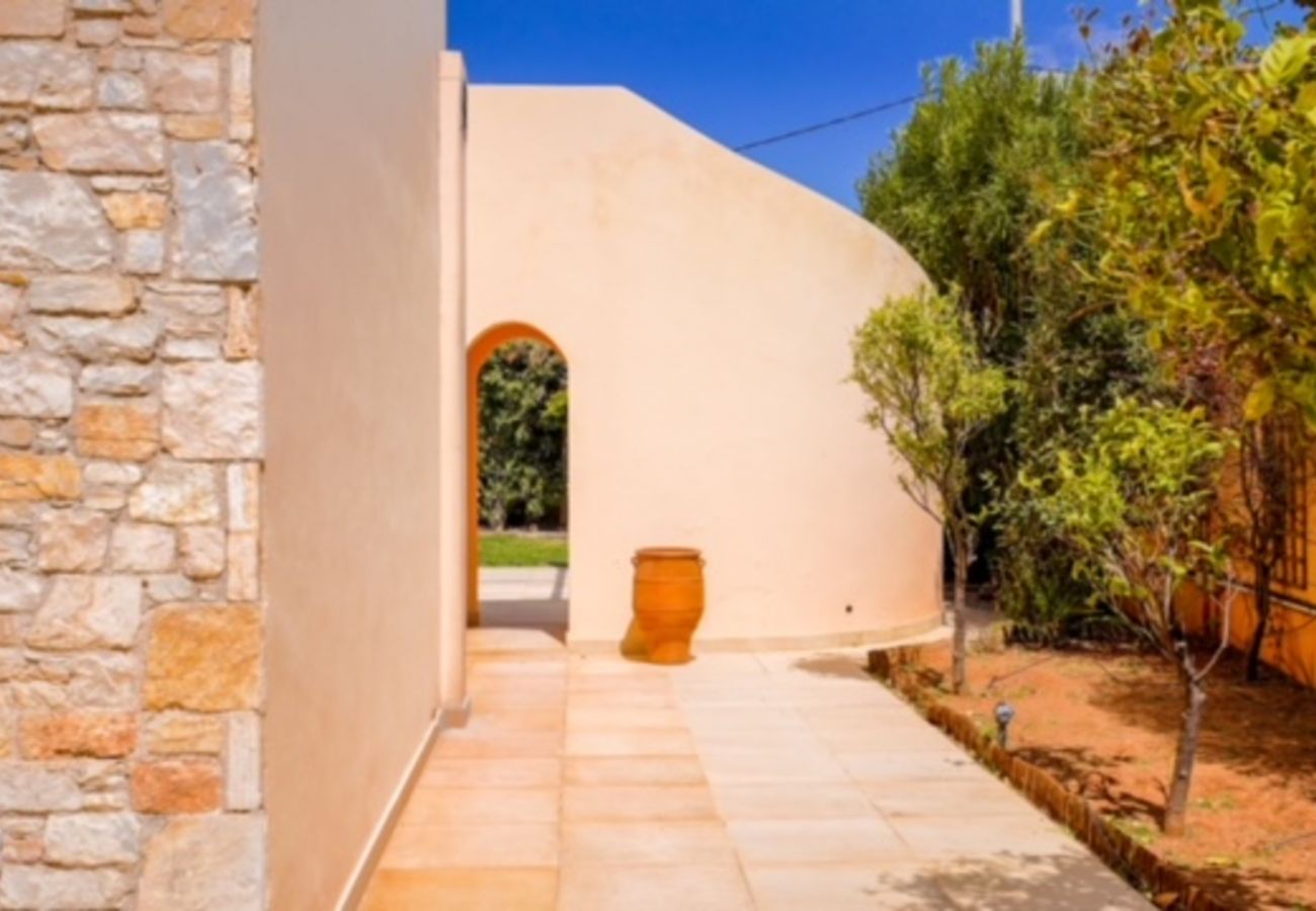 Villa à Anavyssos - Deluxe 5 bdrm Villa w/Pool next to the beach 