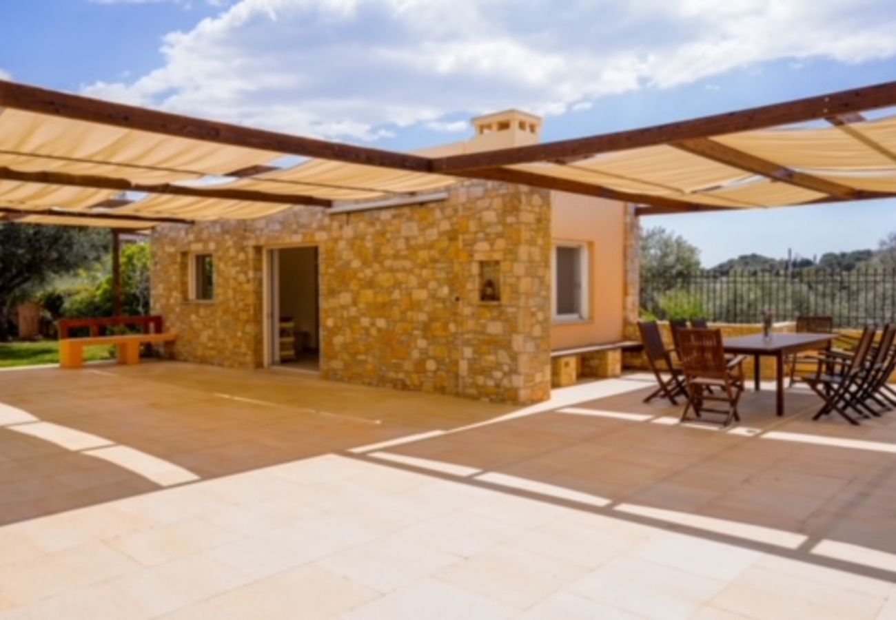 Villa à Anavyssos - Deluxe 5 bdrm Villa w/Pool next to the beach 