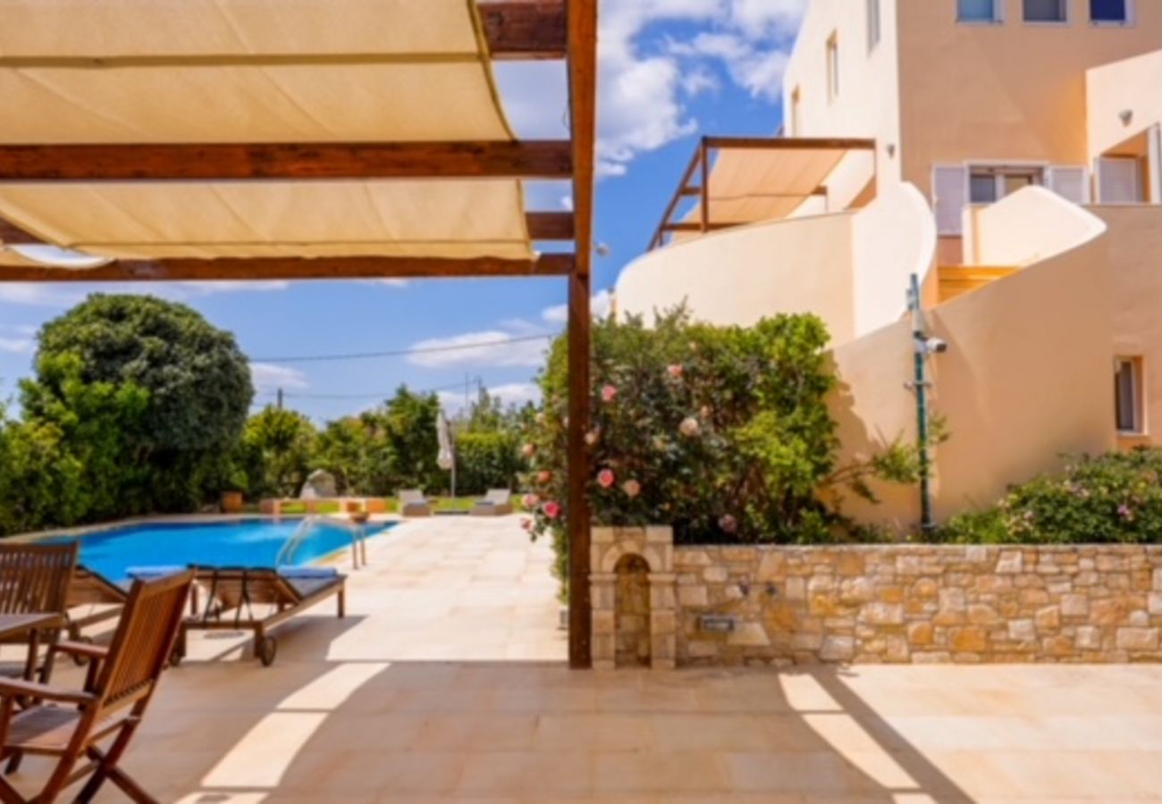 Villa à Anavyssos - Deluxe 5 bdrm Villa w/Pool next to the beach 
