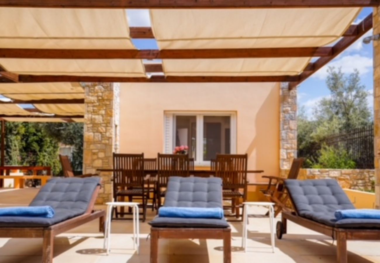Villa à Anavyssos - Deluxe 5 bdrm Villa w/Pool next to the beach 