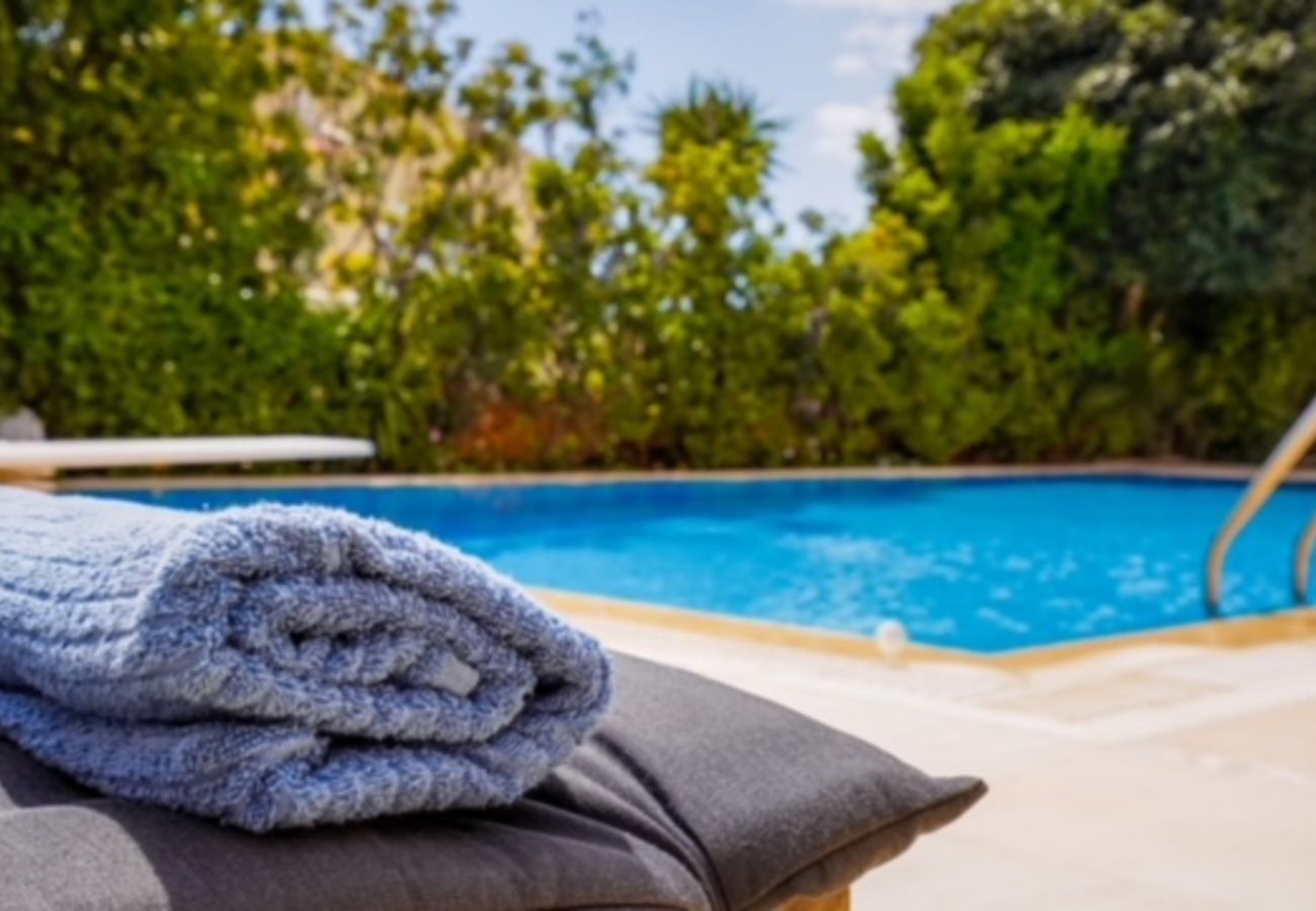 Villa à Anavyssos - Deluxe 5 bdrm Villa w/Pool next to the beach 