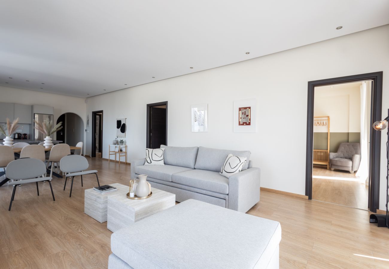 Appartement à Glyfada - Luxurious 3-Bedroom Seaside Retreat | Fully Renovated in 2025