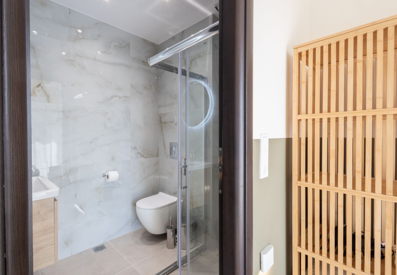 Appartement à Glyfada - Luxurious 3-Bedroom Seaside Retreat | Fully Renovated in 2025