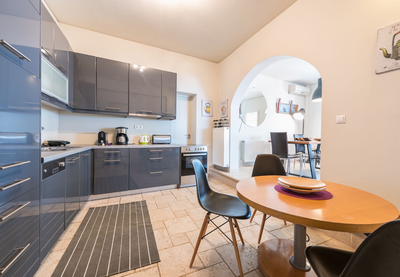 Maison à Voula - Luxury Home with Jacuzzi and Spectacular Sea Views for 8 Guests