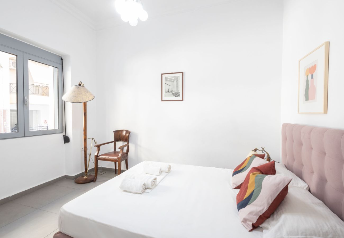 Maison à Athens - Renovated (2025) 4 Bdr House near Acropolis - New Beds, Terrace & Green Yard