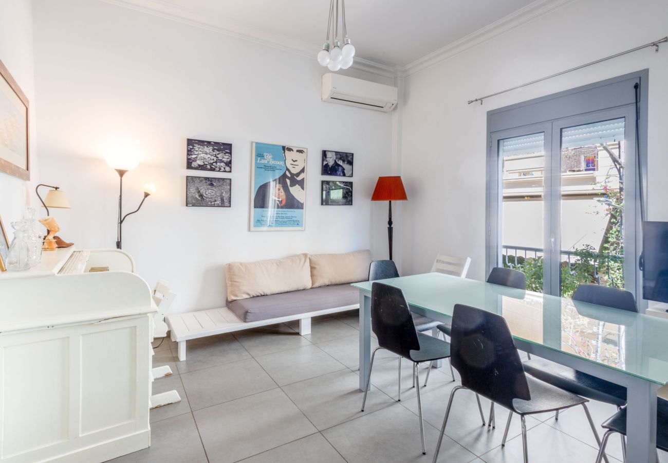 Maison à Athens - Renovated (2025) 4 Bdr House near Acropolis - New Beds, Terrace & Green Yard