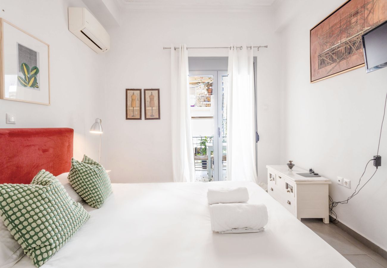 Maison à Athens - Renovated (2025) 4 Bdr House near Acropolis - New Beds, Terrace & Green Yard