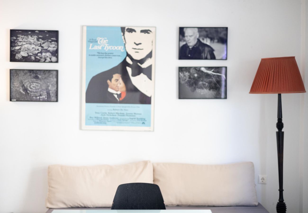 Maison à Athens - Renovated (2025) 4 Bdr House near Acropolis - New Beds, Terrace & Green Yard