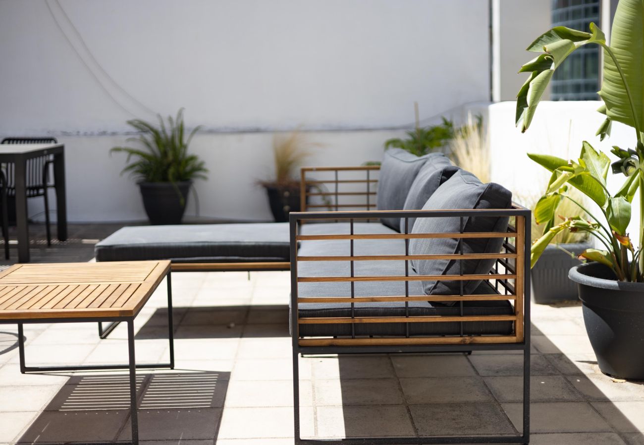 Maison à Athens - Renovated (2025) 4 Bdr House near Acropolis - New Beds, Terrace & Green Yard