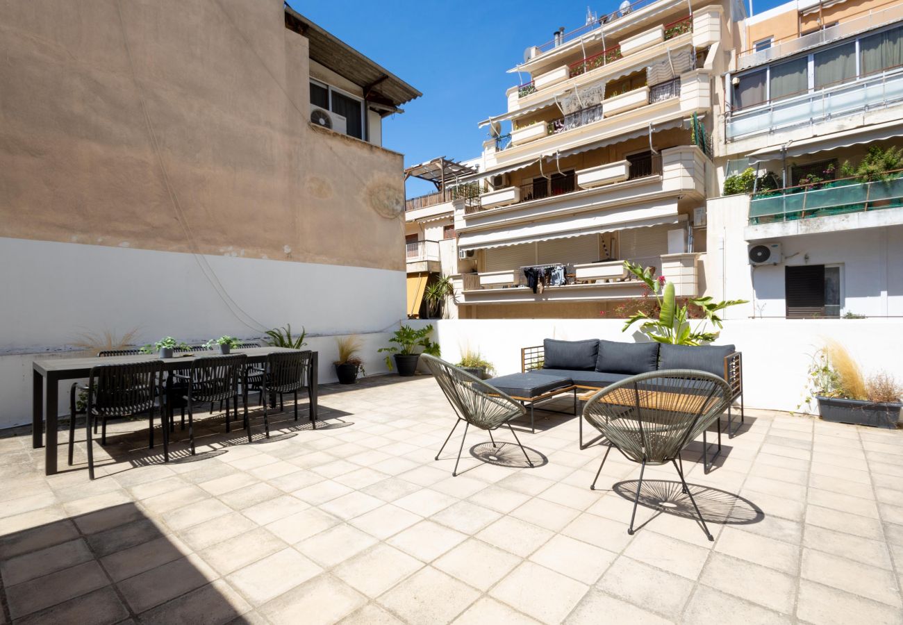 Maison à Athens - Renovated (2025) 4 Bdr House near Acropolis - New Beds, Terrace & Green Yard