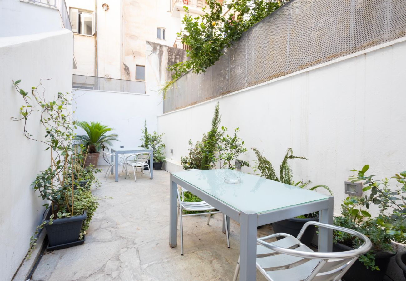 Maison à Athens - Renovated (2025) 4 Bdr House near Acropolis - New Beds, Terrace & Green Yard