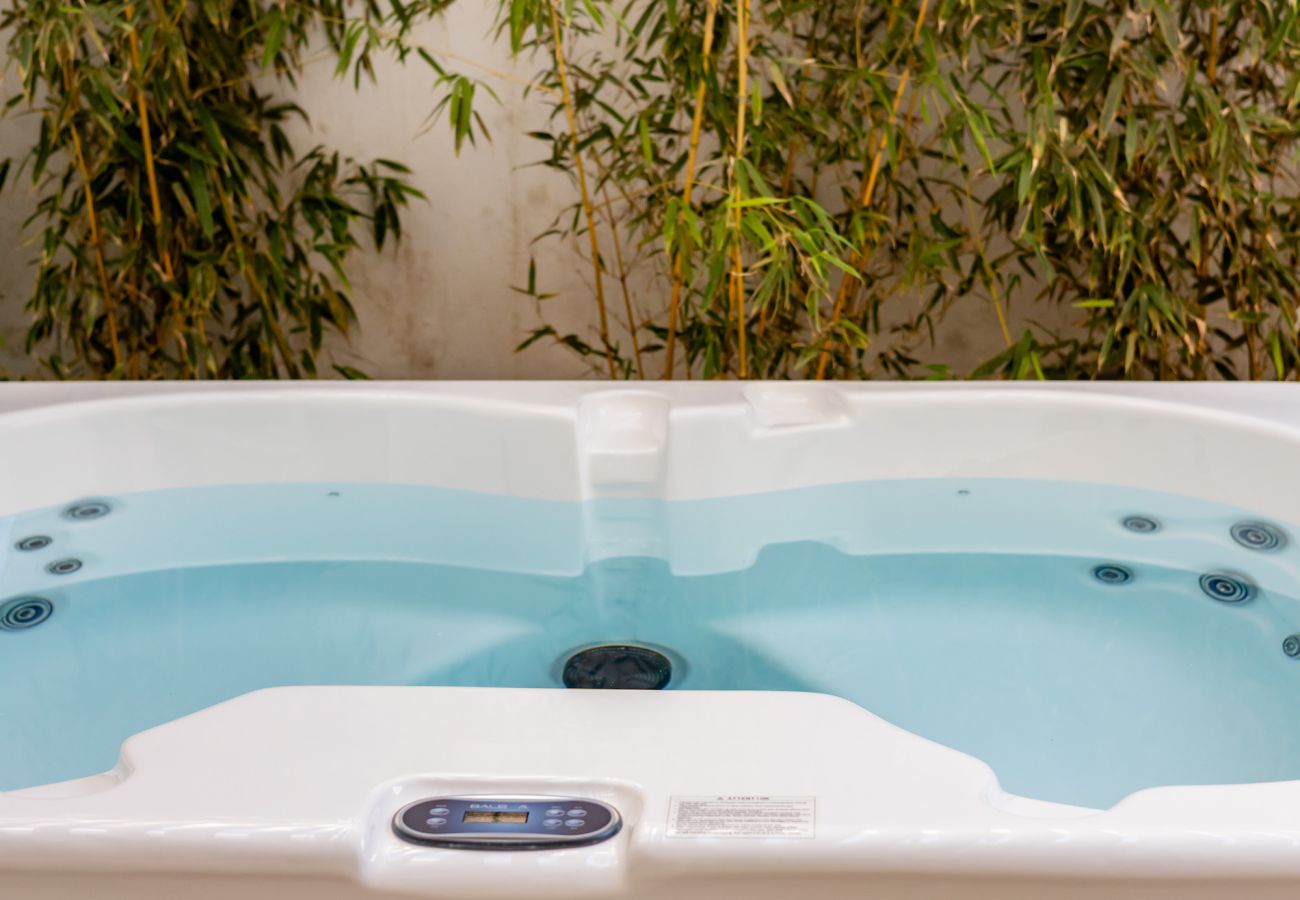 Maison à Athens - 4BR House near Acropolis | Roof Garden | 12 Guests and Hot Tub
