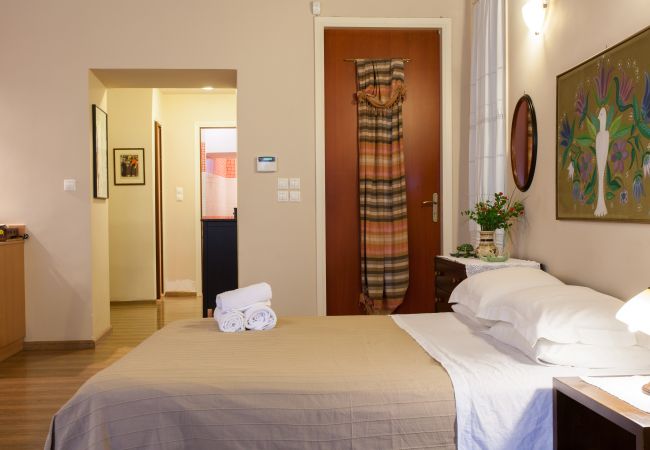 Appartement à Athens - Psyri Neoclassical House w/Yard - Free Parking! Appartement à Athens - Psyri Neoclassical House w/Yard - Free Parking!