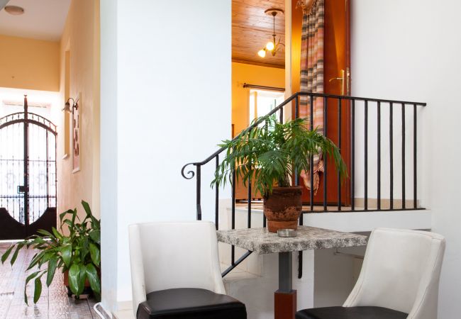 Appartement à Athens - Psyri Neoclassical House w/Yard - Free Parking! Appartement à Athens - Psyri Neoclassical House w/Yard - Free Parking!
