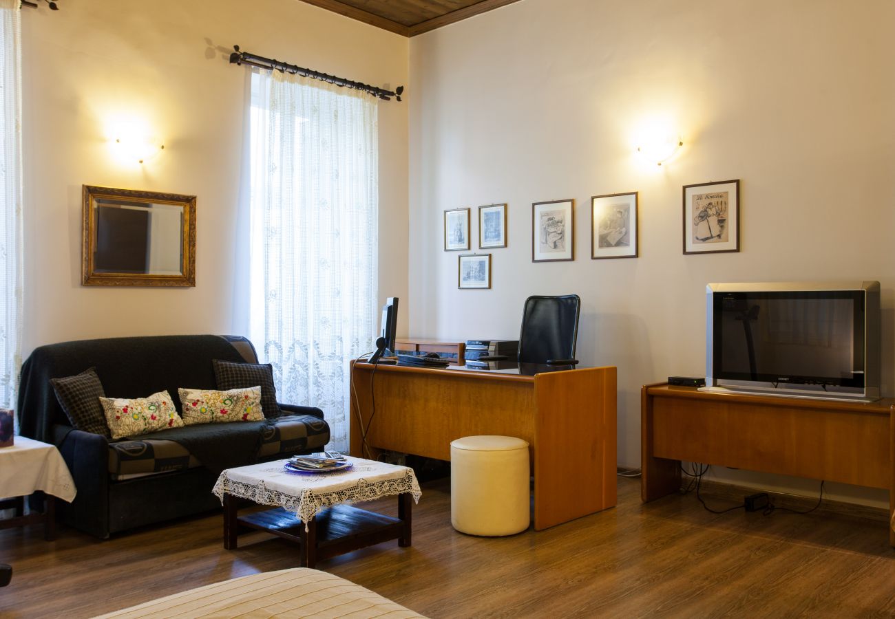 Appartement à Athens - Psyri Neoclassical House w/Yard 