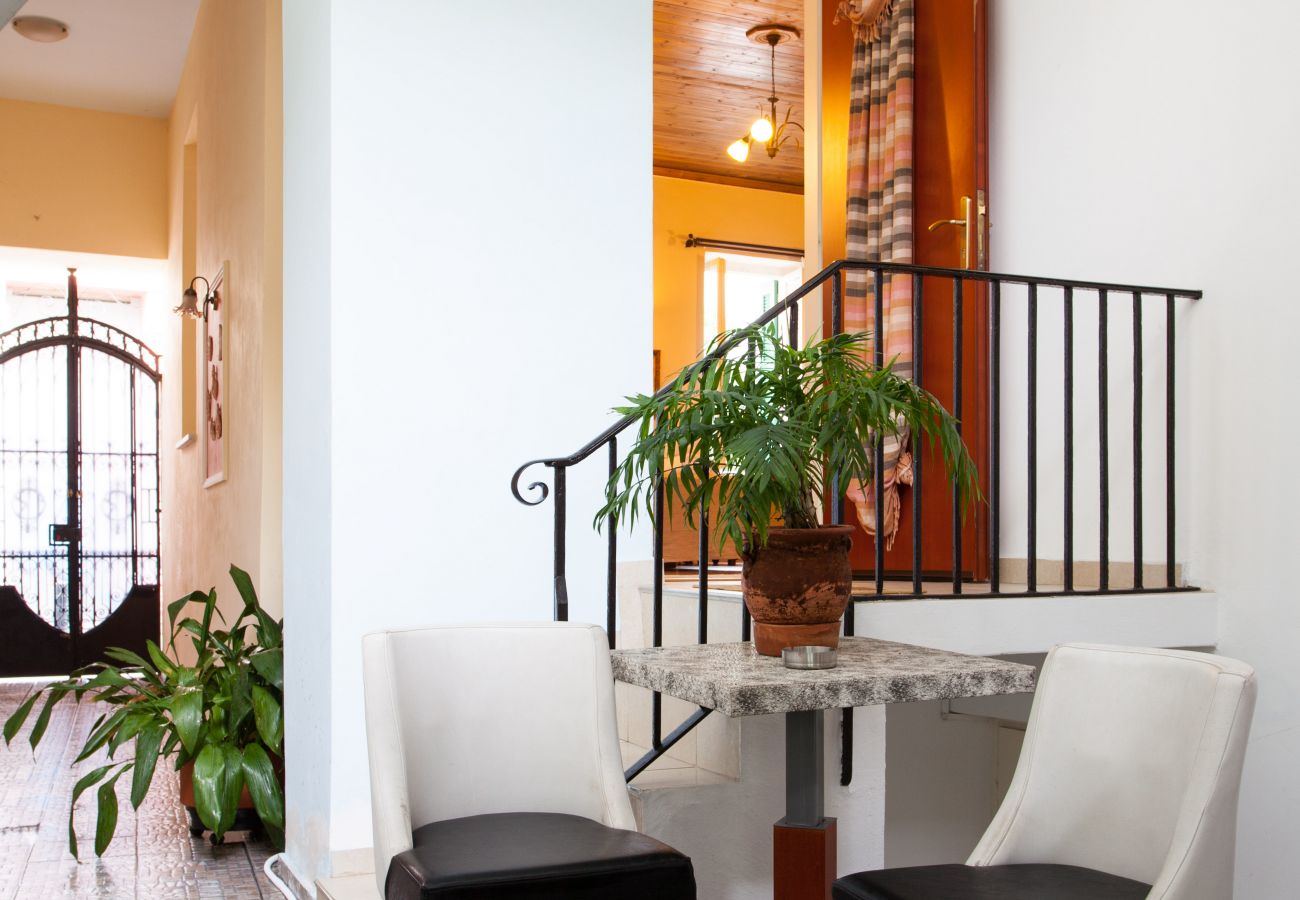Appartement à Athens - Psyri Neoclassical House w/Yard 