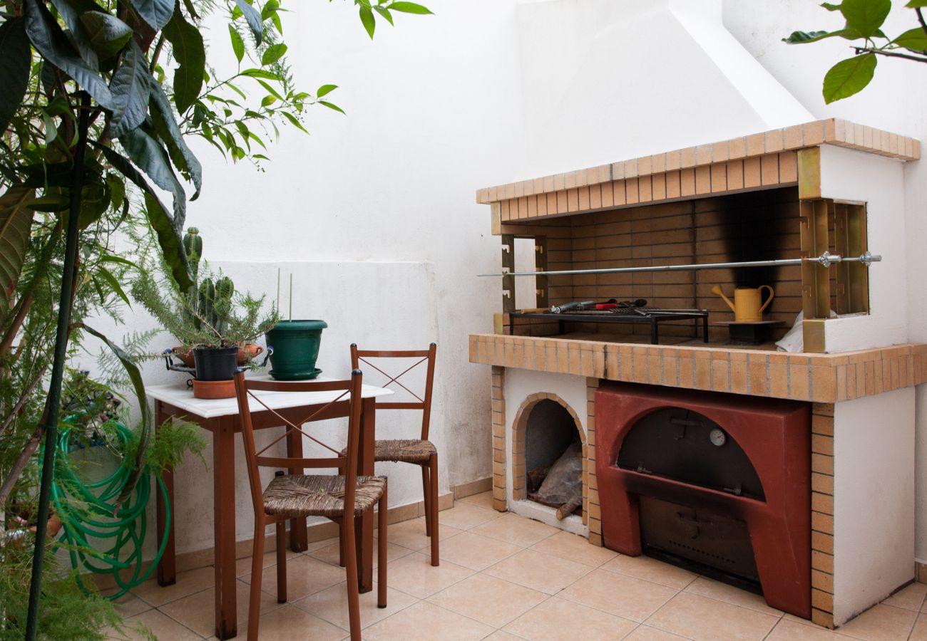 Appartement à Athens - Psyri Neoclassical House w/Yard 