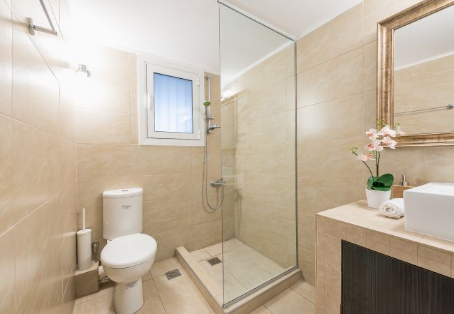 Appartement à Athens - New Relaxed Central Apartment ☆ Walk Everywhere ☆  Appartement à Athens - New Relaxed Central Apartment ☆ Walk Everywhere ☆
