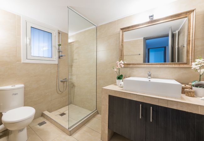 Appartement à Athens - New Relaxed Central Apartment ☆ Walk Everywhere ☆  Appartement à Athens - New Relaxed Central Apartment ☆ Walk Everywhere ☆