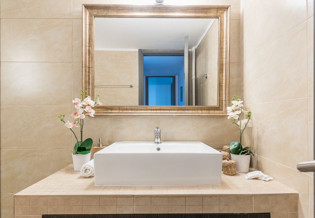 Appartement à Athens - New Relaxed Central Apartment ☆ Walk Everywhere ☆  Appartement à Athens - New Relaxed Central Apartment ☆ Walk Everywhere ☆