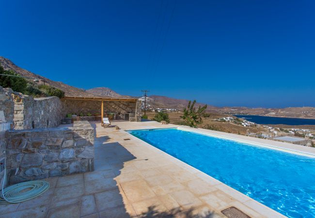 Villa à Ramos -  Spacious 6 bdrm Stone Villa with Pool