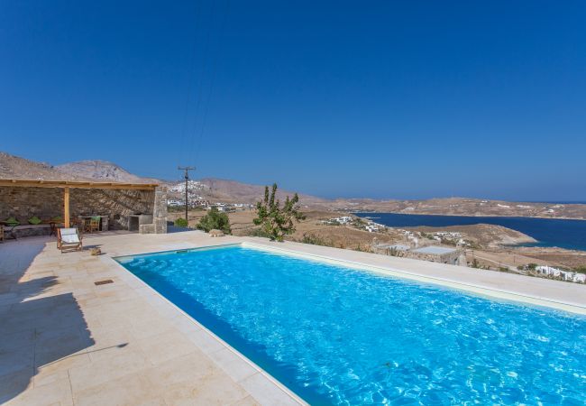 Villa à Ramos -  Spacious 6 bdrm Stone Villa with Pool