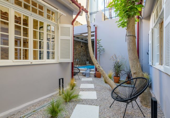 Appartement à Athens - Incomparable Plaka's Lux 2bdrm Apt w/Pvt Heated Pool