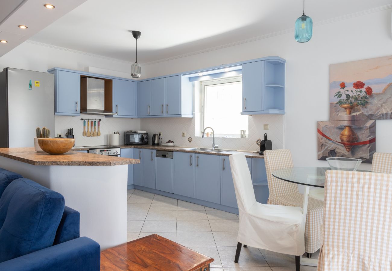 Appartement à Alimos - Luxury and Spacious apt for 8 guests | New features April 2025
