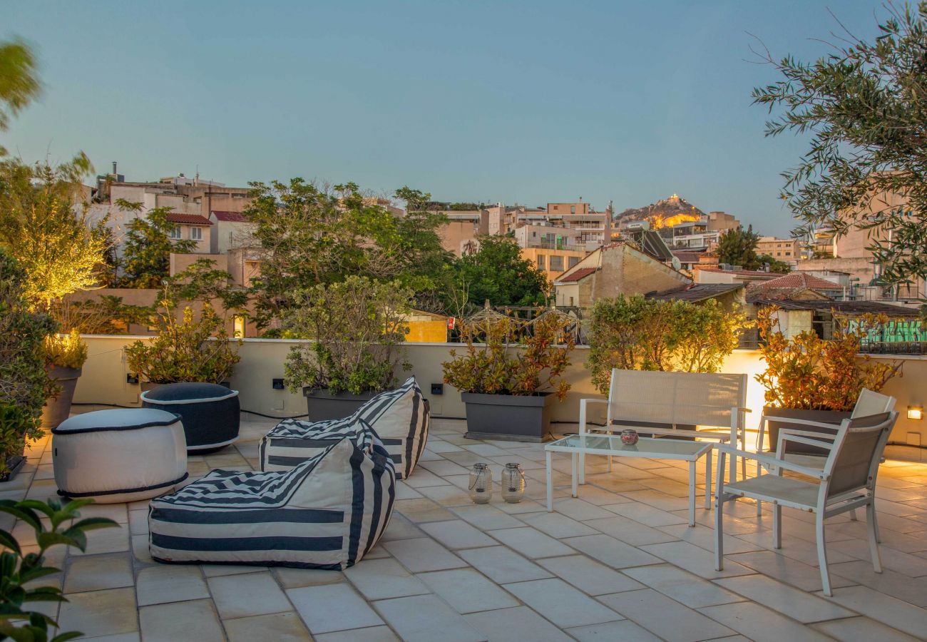Appartement à Athens - Ultimate 3 Apt Building in the Center for 15 ppl