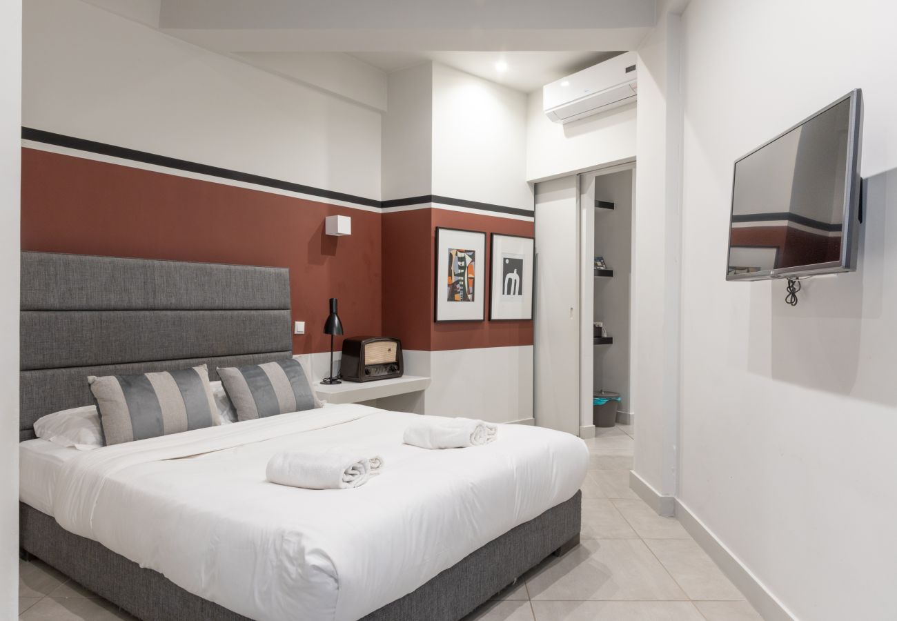 Appartement à Athens - Ultimate 3 Apt Building in the Center for 15 ppl