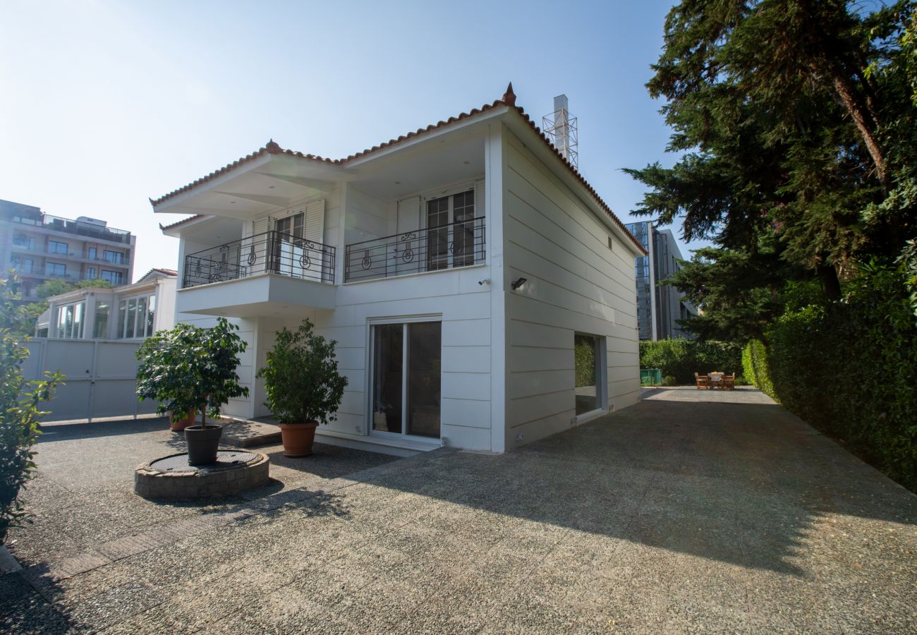 Appartement à Glyfada - Luxury 3-Bedroom House in Central Glyfada
