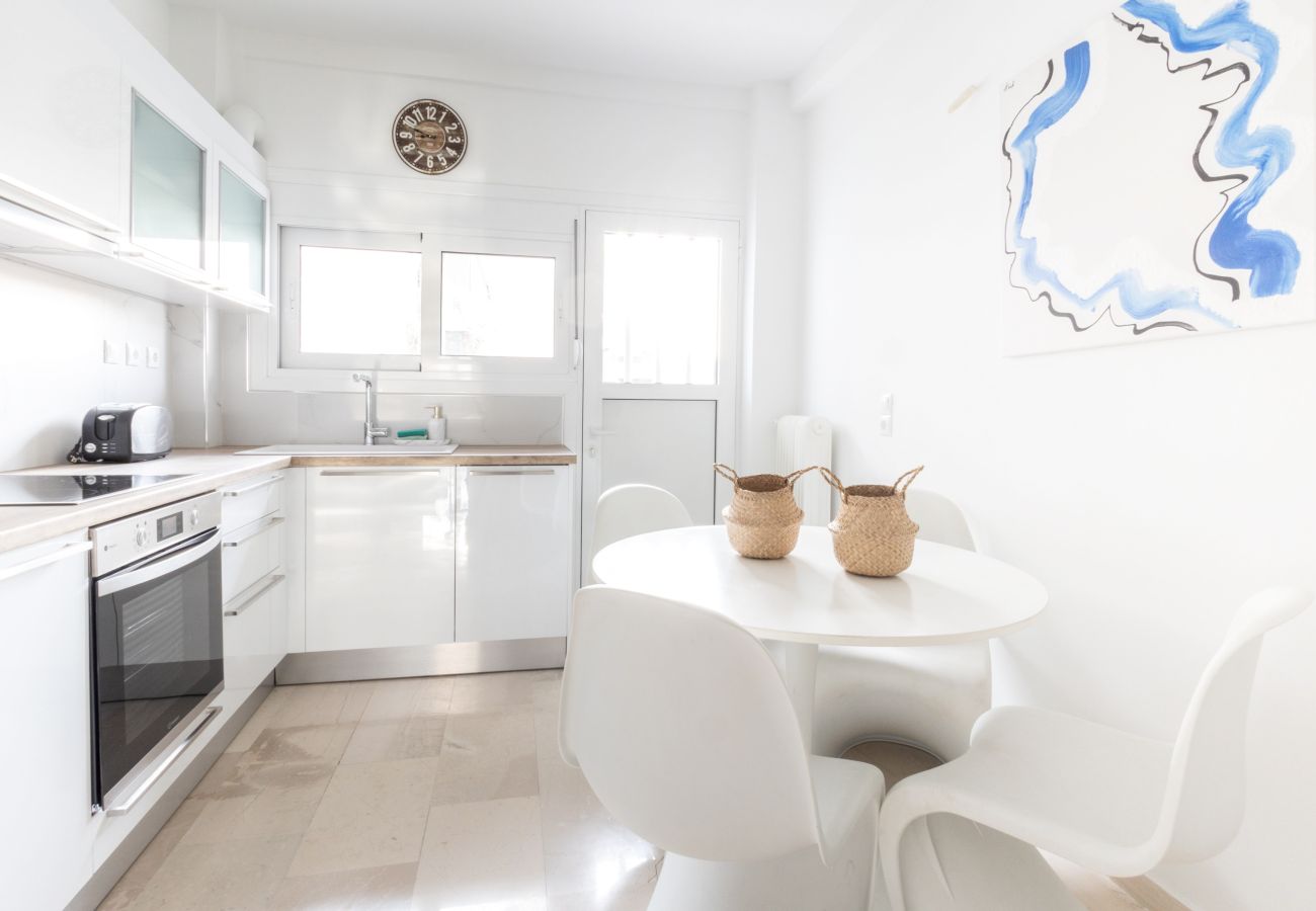 Appartement à Glyfada - Charming Seaside Apartment | Elegant 2BR in Glyfada
