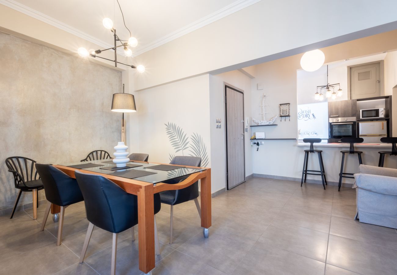 Appartement à Piraeus - 2-Bedroom Retreat Just Steps from the Sea