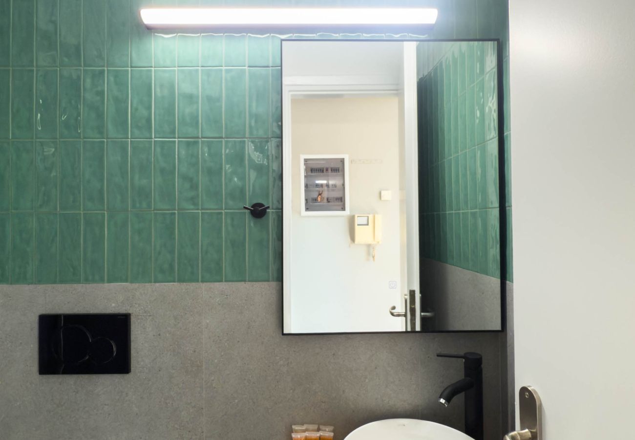 Appartement à Athens - Acropolis Sky Retreat | Jacuzzi & 3BR Maisonette