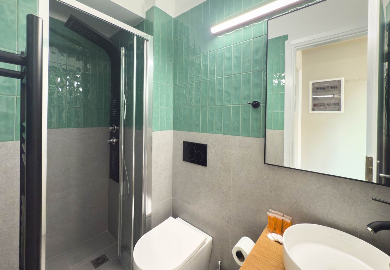 Appartement à Athens - Acropolis Sky Retreat | Jacuzzi & 3BR Maisonette