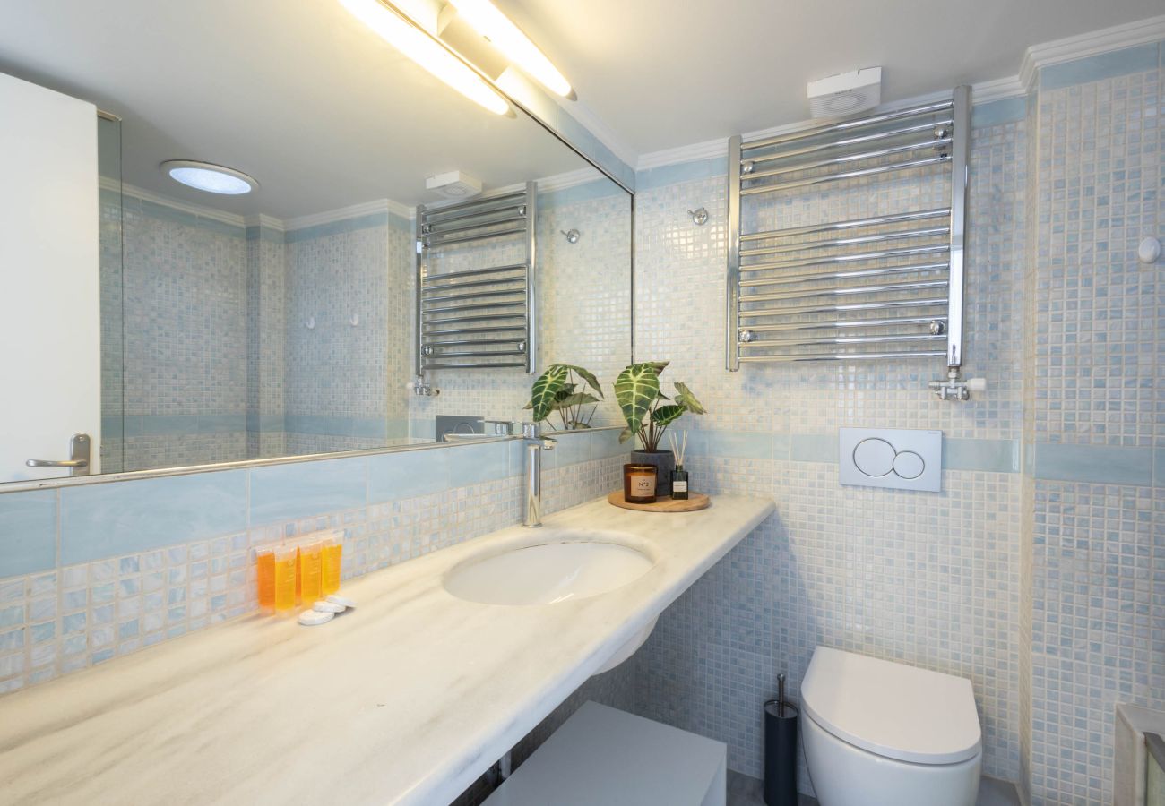 Appartement à Athens - Acropolis Sky Retreat | Jacuzzi & 3BR Maisonette