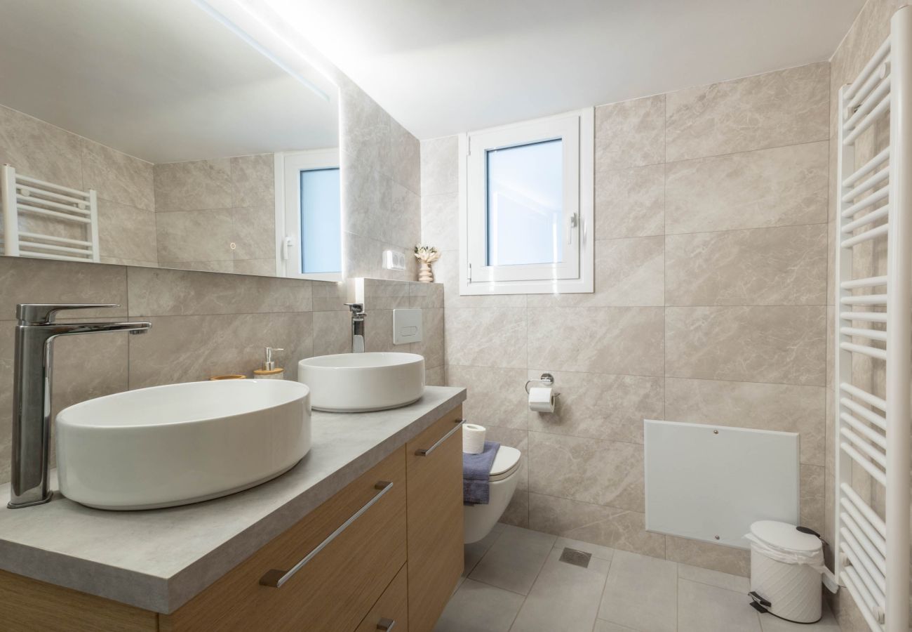 Appartement à Kallithea - Sunlit Charm | Modern 2BR Apartment with High-Speed WiFi