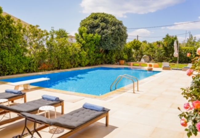 Villa in Anavyssos - Deluxe 5 bdrm Villa w/Pool next to the beach 