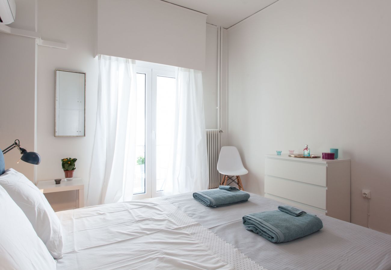 Apartment in Athens - 2 bdrm apt for up to 6 guests next to Acropolis museum 