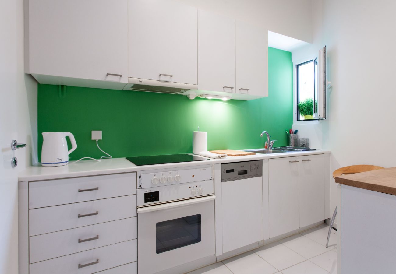 Apartment in Athens - 2 bdrm apt for up to 6 guests next to Acropolis museum 