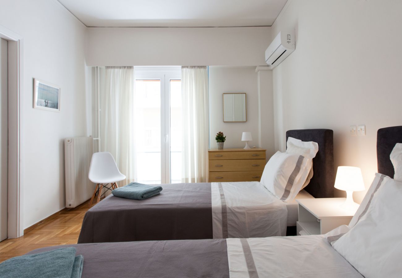 Apartment in Athens - 2 bdrm apt for up to 6 guests next to Acropolis museum 
