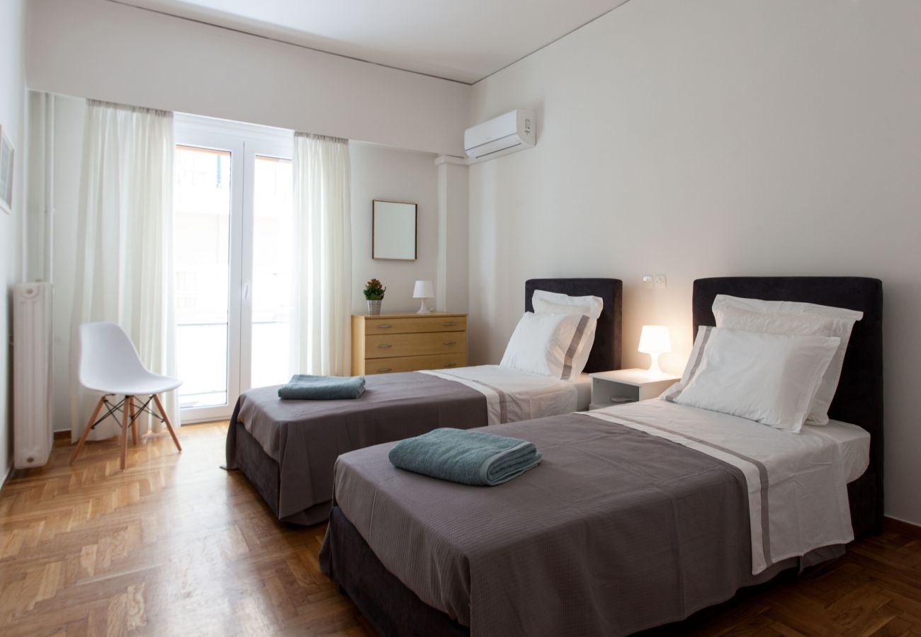 Apartment in Athens - 2 bdrm apt for up to 6 guests next to Acropolis museum 