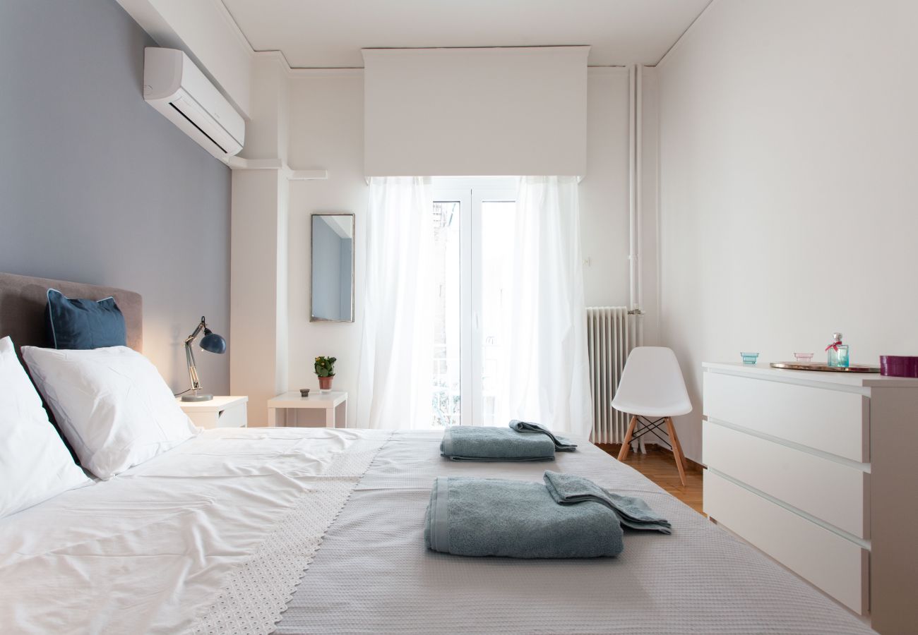 Apartment in Athens - 2 bdrm apt for up to 6 guests next to Acropolis museum 