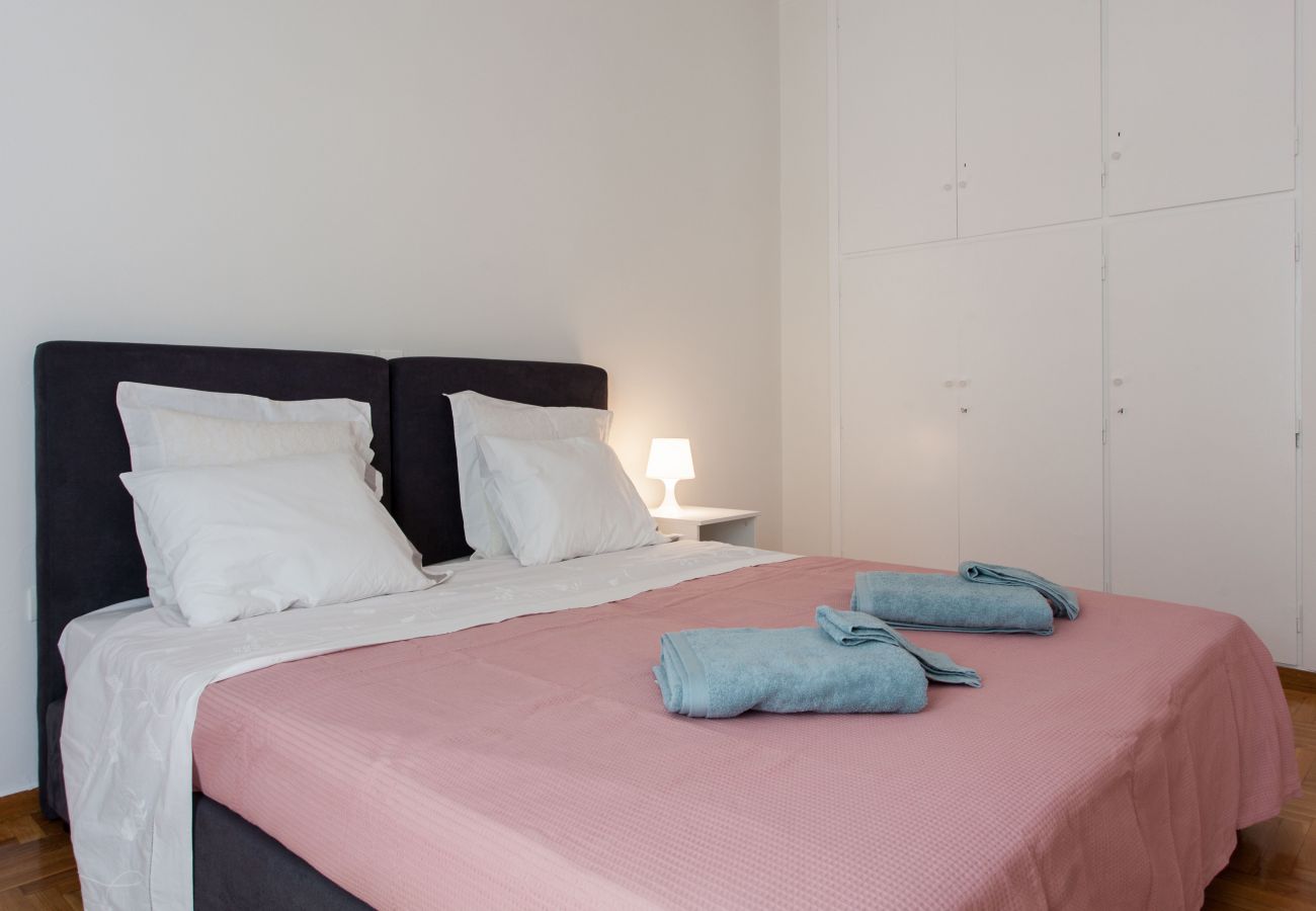 Apartment in Athens - 2 bdrm apt for up to 6 guests next to Acropolis museum 