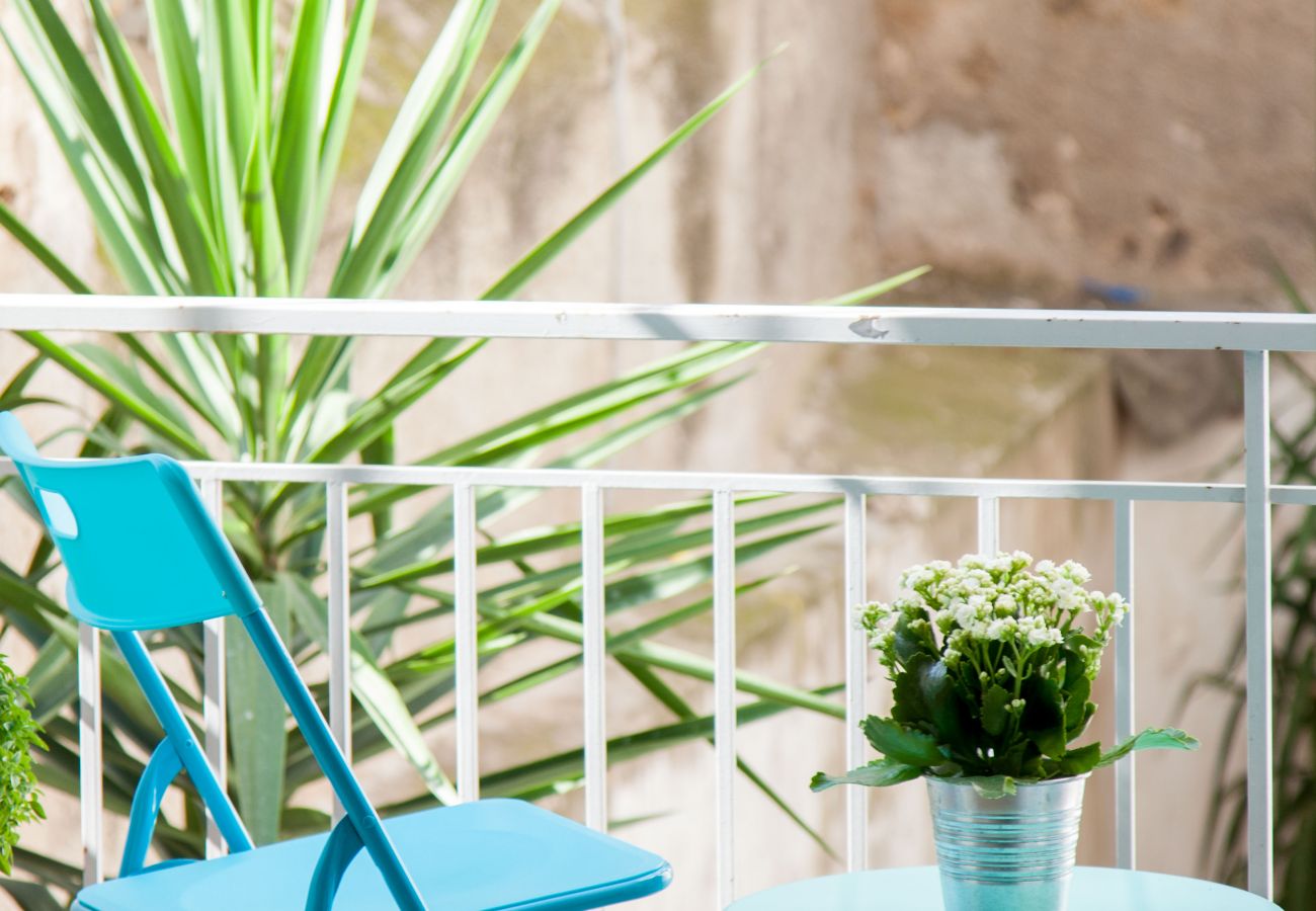 Apartment in Athens - 2 bdrm apt for up to 6 guests next to Acropolis museum 