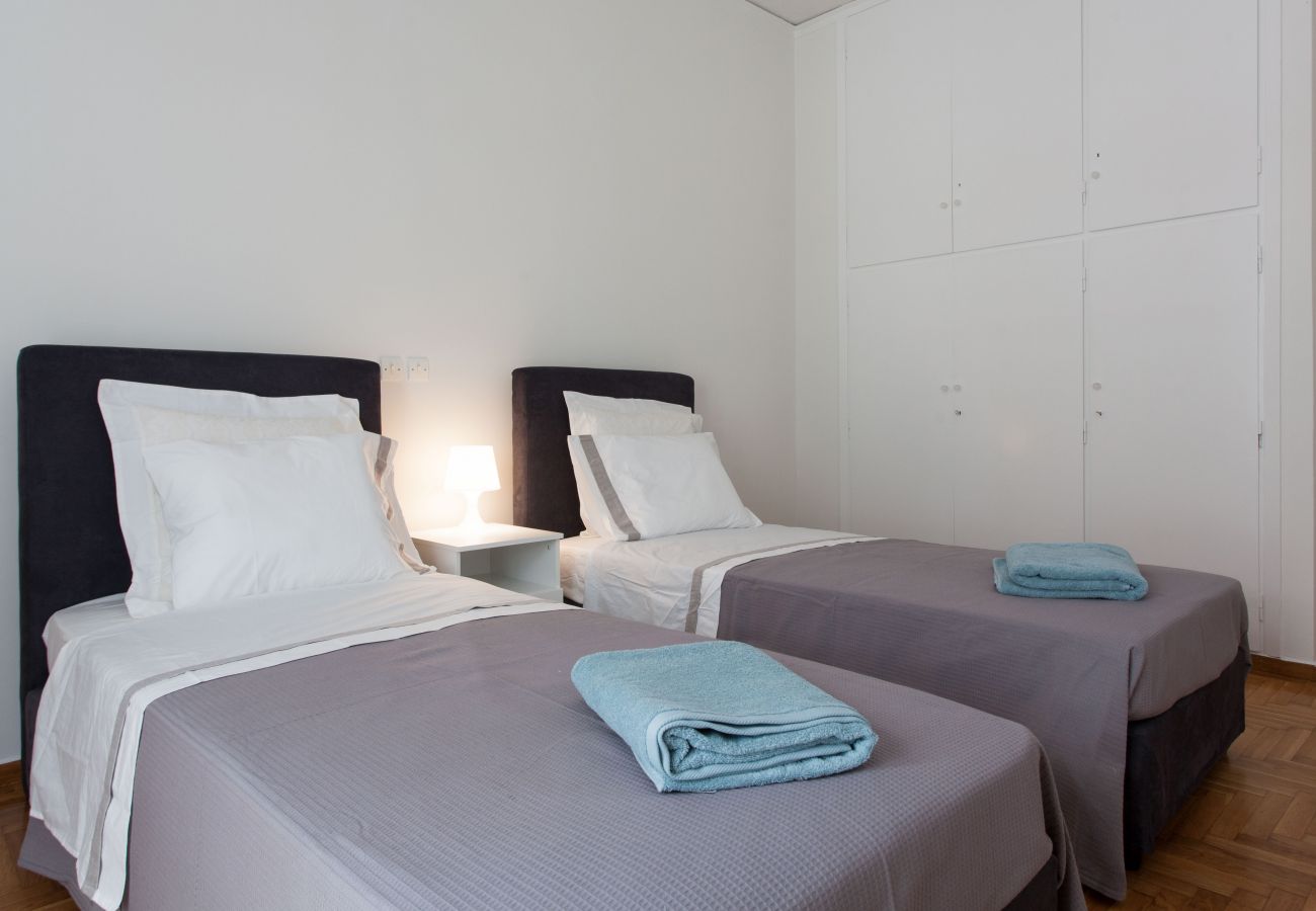 Apartment in Athens - 2 bdrm apt for up to 6 guests next to Acropolis museum 