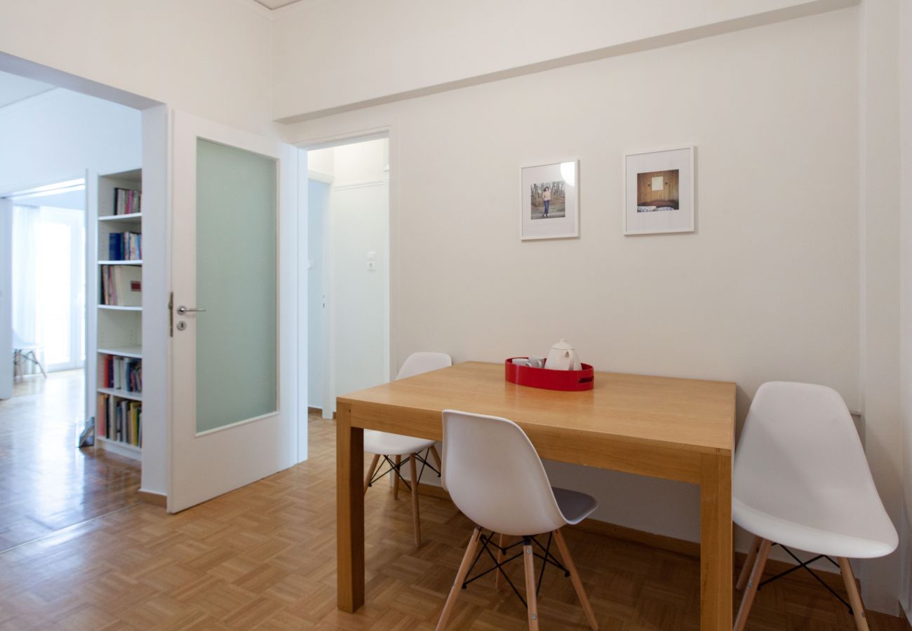 Apartment in Athens - 2 bdrm apt for up to 6 guests next to Acropolis museum 