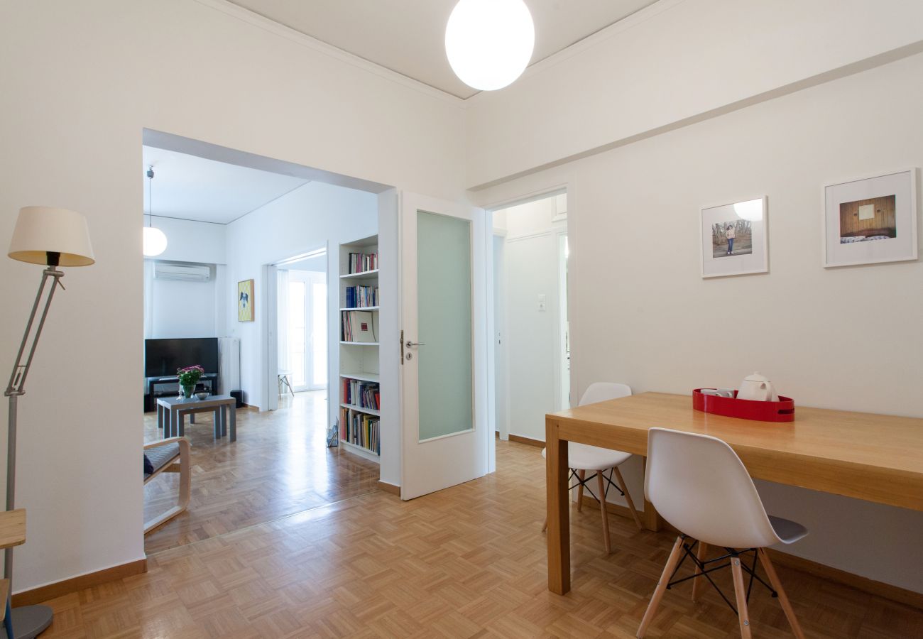 Apartment in Athens - 2 bdrm apt for up to 6 guests next to Acropolis museum 